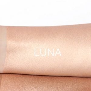 Huda Beauty Not Your Mama’s Panty Hose All Over Body Highlighter N.Y.M.P.H - Luna