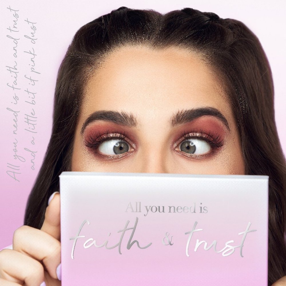 Kroma Drama  Eye Shadow Palette