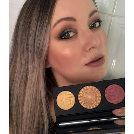 MAC – Flashing Ice Extra Dimension Skinfinish – Deep