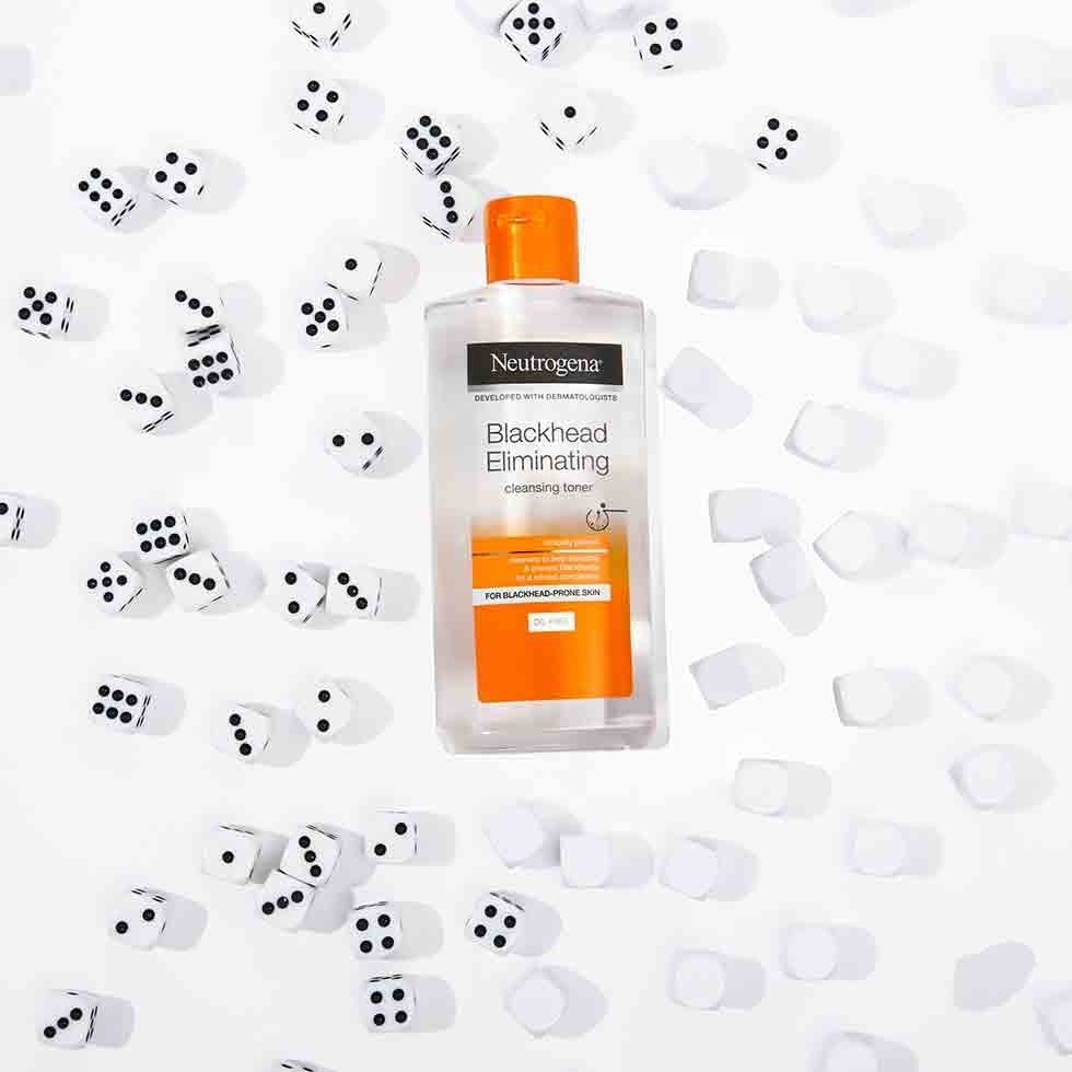 NEUTROGENA Blackhead Eliminating Cleansing Toner